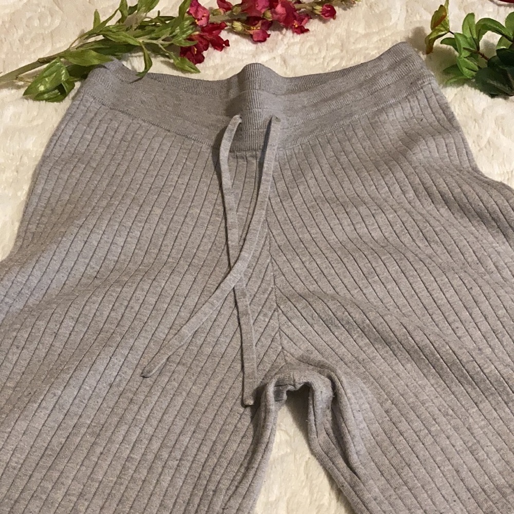 VICTORIA SECRET CROP LOUNGE PANTS SIZE SMALL